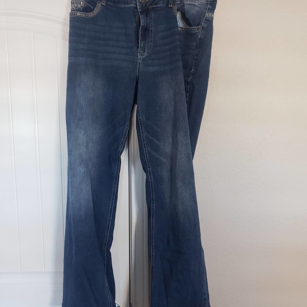 Maurices size 18 regular bootcut blue jeans with decorative pockets